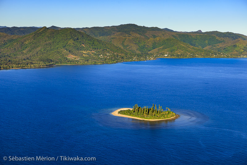 Poindimie coastline and Tidianot islet (Tibarama), East Coast New Caledonia